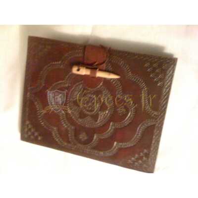 liseuse livre cuir